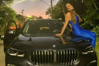 Simony compartilha foto do carro de luxo que ganhou de admirador