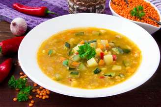 Sopa de lentilha com legumes