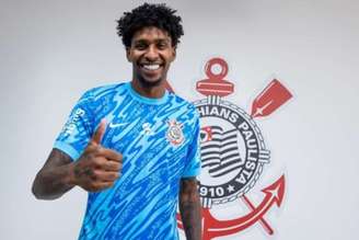 Hugo sendo anunciado pelo Corinthians