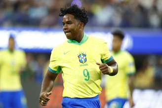 Endrick titular pelo Brasil. 