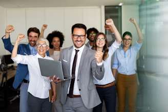 O líder é responsável por influenciar e organizar a equipe