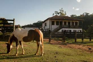 A família Simões, dona da fazenda, iniciou a movimentação para o queijo do Serro se tornar patrimônio imaterial mineiro