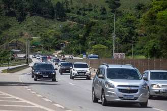 Concessionária diz que obras são necessárias para preparar a Tamoios para o aumento de tráfego do fim do ano.