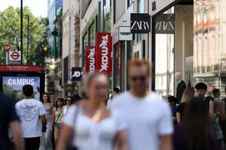 Consumers on Oxford Street in London July 30, 2024 Reuters/Holly Adams