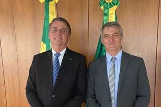 Renato Bolsonaro (dir.) ao lado do irmão, o ex-presidente Jair Bolsonaro (PL)