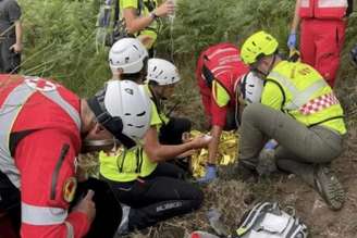 Idosa de 89 anos sobreviveu em montanha após cair em barranco e quebrar costelas