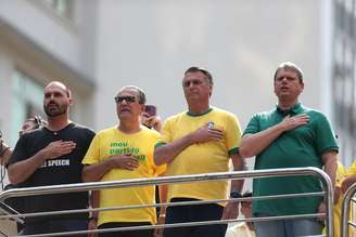 Tarcísio de Freitas (Republicanos) e Jair Bolsonaro (PL) participam de ato na Avenida Paulista no 7 de Setembro