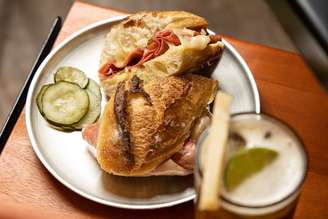 Mortadela Sando, clássico paulistano com toque asiático.