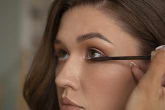 Uso de vaselina nos cílios geralmente é seguro, mas existem alguns riscos potenciais que precisam ser levados em conta.