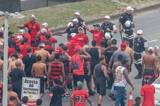 Brigas marcam dia de Flamengo e Vasco no RJ