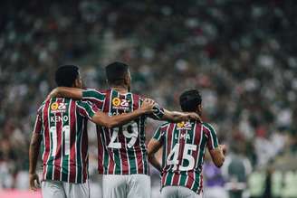 Keno, Thiago Santos e Lima durante o jogo contra o Atlético-MG. (FOTO: LUCAS MERÇON / FLUMINENSE F.C.)