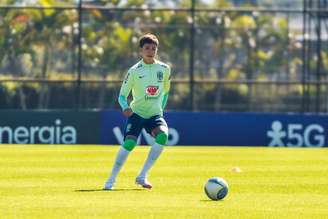 Enrico, jogador do time Sub-16 do Red Bull Bragantino, na Seleção Brasileira. 