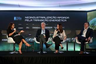 Bernardo Gradin, Juliana Chagas e Paulo Pedrosa durante Fórum Estadão Think, na sede da Fiesp, em São Paulo