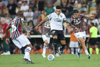 Botafogo emplacou sequência invicta de sete jogos em clássicos contra o Fluminense, com seis vitórias seguidas –