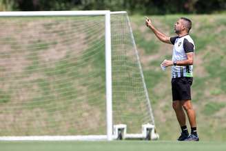 Artur Jorge comandando o treino do Botafogo 