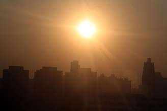  Vista do céu a partir da zona norte da cidade de São Paulo, na manhã desta quarta- feira, 25 de setembro de 2024. A cidade enfrenta um clima seco, caracterizado por baixos níveis de umidade e temperaturas elevadas.