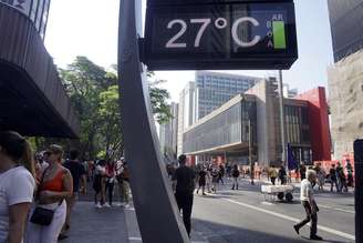 Movimentação de visitantes na região da Avenida Paulista, no centro sul da cidade de São Paulo, na tarde de sol e calor deste domingo, 29 de setembro de 2024.