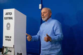 Presidente Lula vota no primeiro turno das eleições na manhã deste domingo, 6, na Escola Estadual João Firmino Correia, em São Bernardo do Campo, na Grande São Paulo.