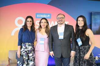 Roda de conversa - Varizes: uma abordagem holística. Na foto, da esquerda para a direita: Rita Lisauskas, mediadora; Amanda Meirelles, médica; Armando Lobato, presidente da SBACV; Flávia Nerone Alexandrino, membro da SBACV.