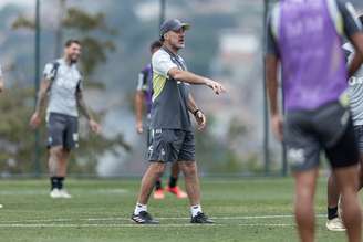 O treinador Gabriel Milito, no entanto, terá que ser criativo na montagem do time que enfrentará o Laion.