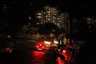 Rua Luminárias, na Vila Madalena, na zona oeste, ficou sem energia nesta quarta-feira.