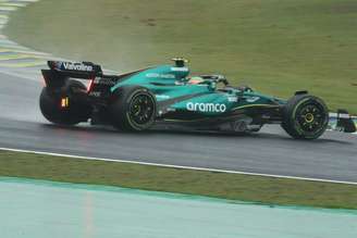 Fernando Alonso roda e causa outra bandeira vermelha no treino classificatório.