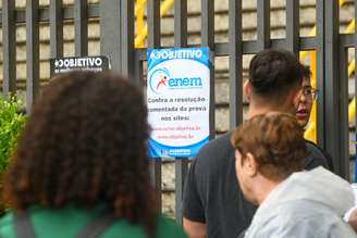 - Movimento de estudantes na UNIP Tatuapé, zona leste de São Paulo, para a realização do Exame Nacional do Ensino Médio (Enem), neste domingo, 03