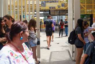 Estudantes fazem Enem em escola na zona norte do Rio de Janeiro