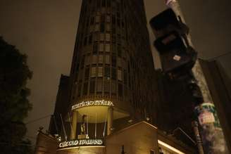 Edifício Itália, na região da Praça da República (centro de São Paulo), às escuras por falta de energia em março deste ano