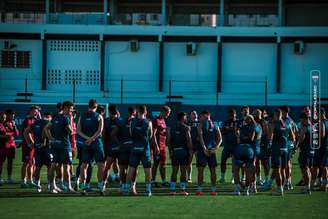 Vojvoda comanda treino do Fortaleza. 