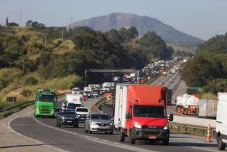 Movimentação de veículos na Rodovia Castello Branco.