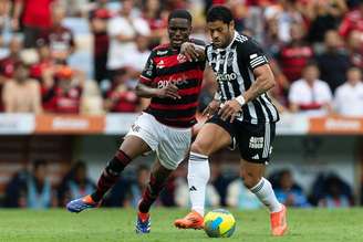 Hulk (Atlético-MG) luta pela posse de bola no jogo de ida da decisão da Copa do Brasil contra o Flamengo, no dia 03.11.2024 