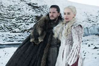 Jon Snow (Kit Harington) e Daenerys Targaryen (Emilia Clarke) na série 'Game Of Thrones', finalizada em 2019.