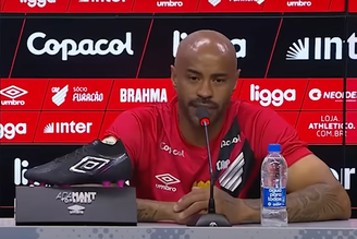 Thiago Heleno reconhece importância do apoio da torcida ao Athletico: 'nunca podemos deixar isso morrer' 