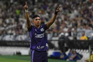 Erick Pulga (Ceará) comemorando seu gol contra o Avaí, no dia 03.11.2024