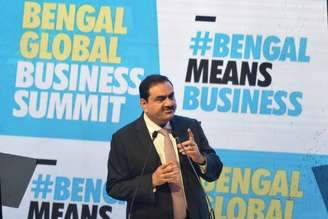 Gautam Adani em evento de empreendedorismo global em 2022