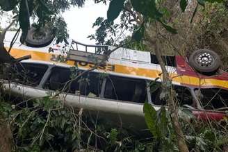 O ônibus que capotou em União dos Palmares. Segundo a prefeitura, vistoria e documentação estavam em dia.