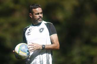 Artur Jorge em treinamento da equipe do Botafogo 