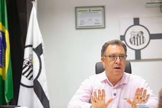 Marcelo Texeira evita comentar nomes, mas garante que Santos já tem treinador para 2025.