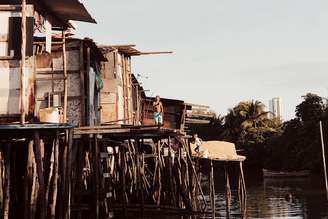 Favela do Bode, na praia do Pina, em Recife, onde vinte crianças estão produzindo curtas-metragens de animação.