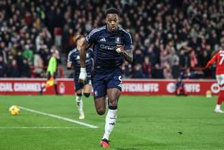 Jhon Durán (Aston Villa) comemorando seu gol contra o Nottingham Forest, no dia 14.12.2024 