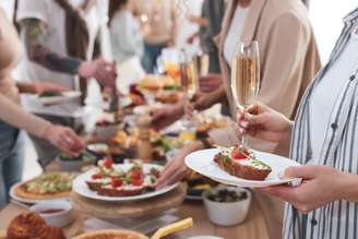 Alimentação consciente significa sintonizar-se com a comida, o corpo e os pensamentos