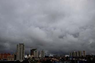 Segundo o Centro de Gerenciamento de Emergências Climáticas ( CGE), São Paulo terá chuva moderada variando de intensidade no decorrer do dia e previsão de pancadas significativas no período da tarde, nesta quinta-feira, 26. Na foto, região do Jaguaré, zona oeste da capital paulista. 