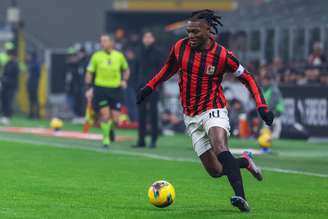 Rafael Leão (Milan) durante jogo contra o Genoa, no dia 15.12.2024 