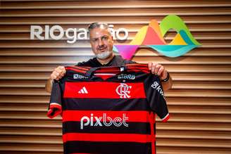 José Boto com a camisa do Flamengo 