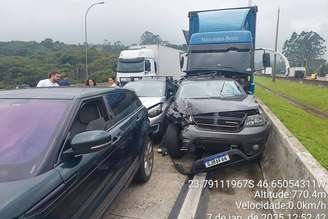 Engavetamento no Rodoanel deixa um morto e 21 feridos