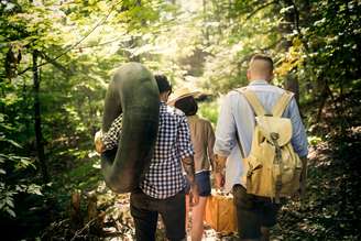 Planejar uma viagem de férias vai muito além de escolher o destino ideal: é essencial preparar uma mala completa