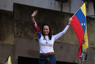 María Corina Machado compareceu às manifestações na véspera da posse de Maduro, depois de permanecer meses na clandestinidade