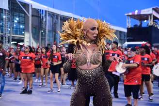 Pepita surge careca para ensaio tecnico a frente da bateria da Unidos de São Lucas no Sambódromo do Anhembi em São Paulo