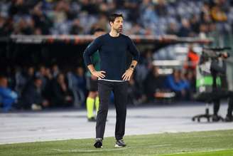 Vitor Bruno no comando do Porto em partida na Liga Europa. 